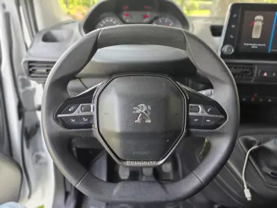 Peugeot PARTNER GIRAFON 2021 - 12900 EUR, 104300 km - AUTO.MOTO.pt - 104300km - foto 23 de 31