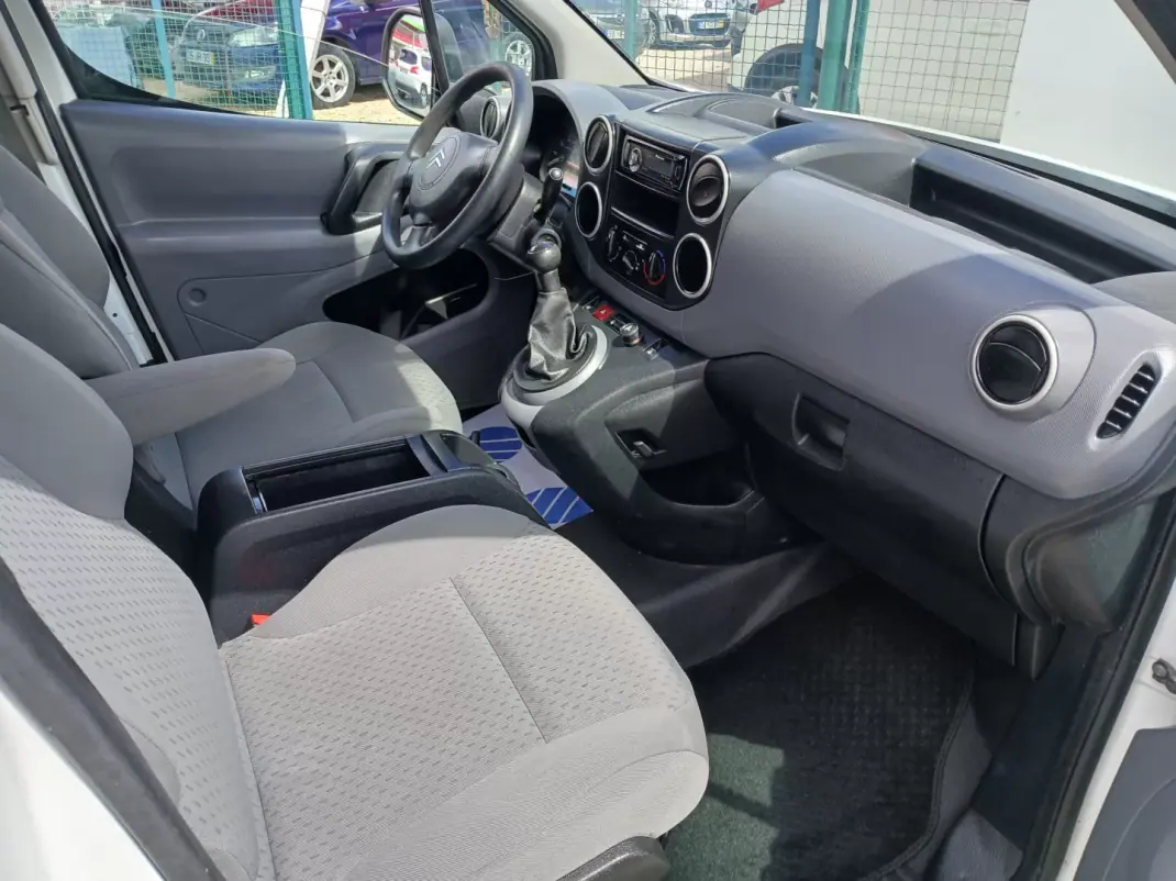 Citroën BERLINGO 1.6 HDI 600 C/AC 2010 - 8750 EUR, 54679 km - AUTO.MOTO.pt - 54679km - foto 18 de 23