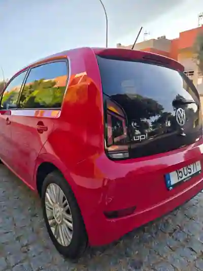 Volkswagen Up! 2018 - 8950 EUR, 81737 km - AUTO.MOTO.pt - 81737km - foto 5 de 15