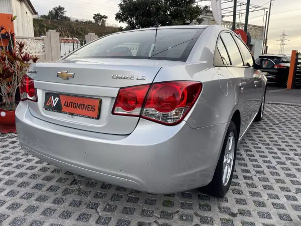 Chevrolet Cruze 2010 - 6950 EUR, 99232 km - AUTO.MOTO.pt - 99232km - foto 7 de 12
