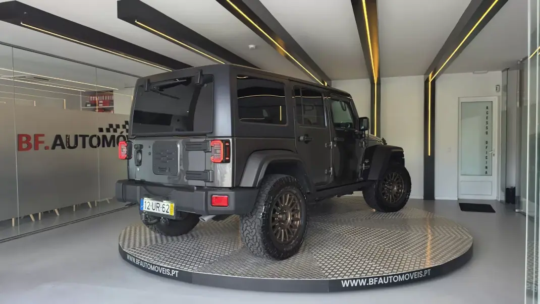 Jeep Wrangler Unlimited 2018 - 49500 EUR, 104894 km - AUTO.MOTO.pt - 104894km - foto 4 de 63