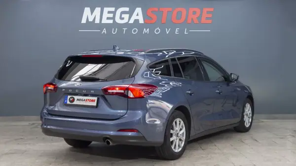 Ford Focus SW 2022 - 15850 EUR, 103000 km - AUTO.MOTO.pt - 103000km - foto 7 de 35