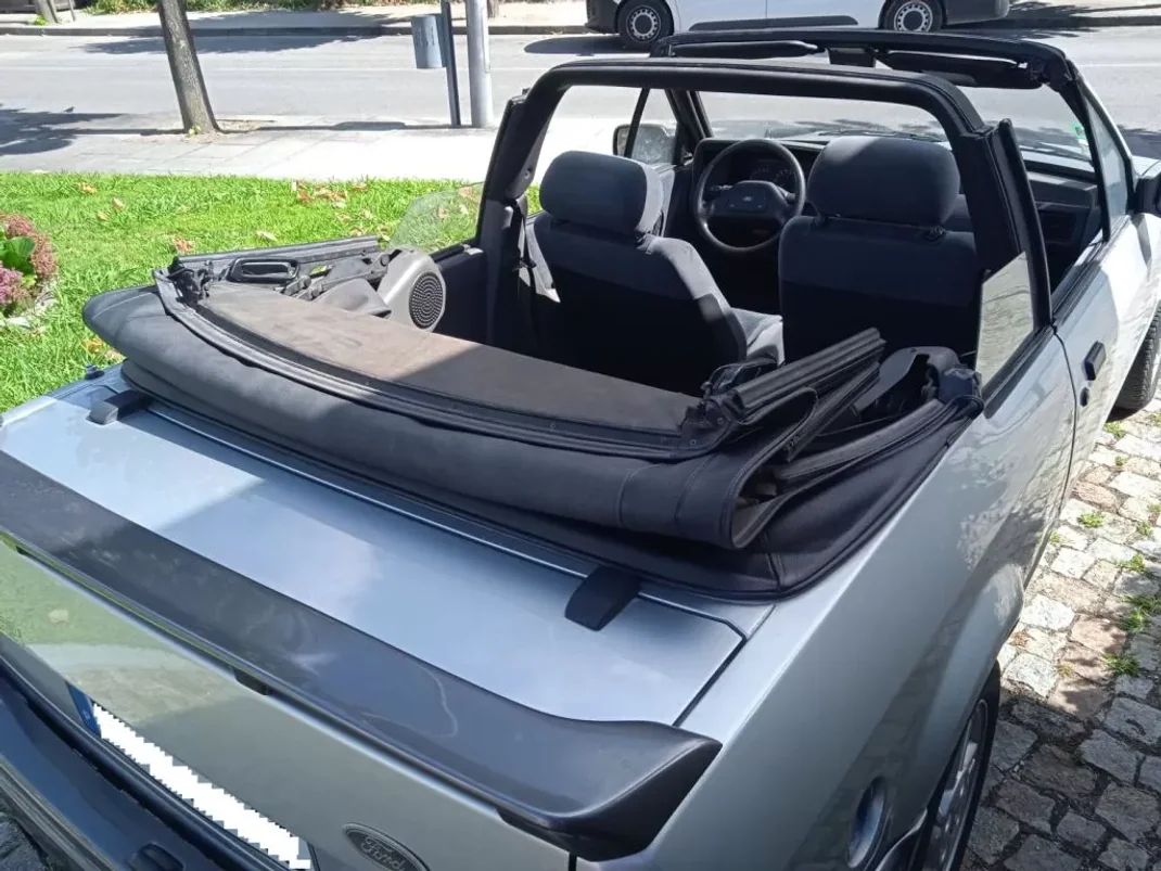 Ford Escort Cabrio 1988 - 7500 EUR, 91460 km - AUTO.MOTO.pt - 91460km - foto 7 de 12