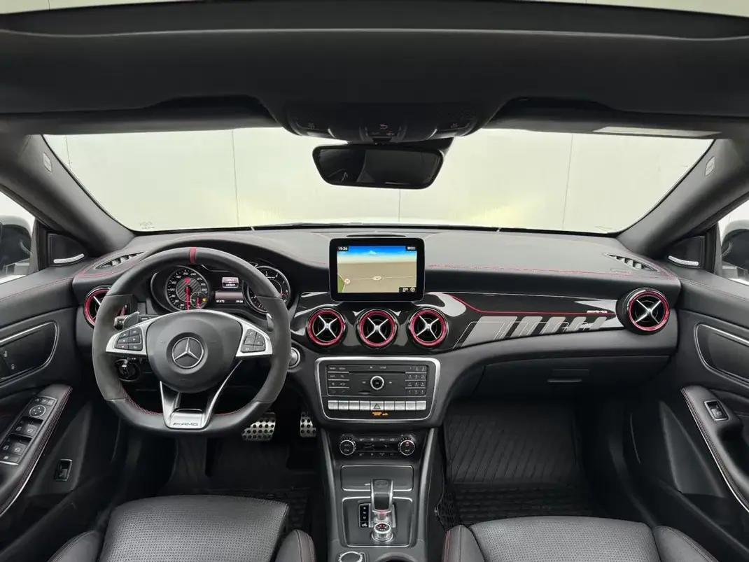 Mercedes-Benz CLA 45 AMG 2017 - 31950 EUR, 127877 km - AUTO.MOTO.pt - 127877km - foto 28 de 51