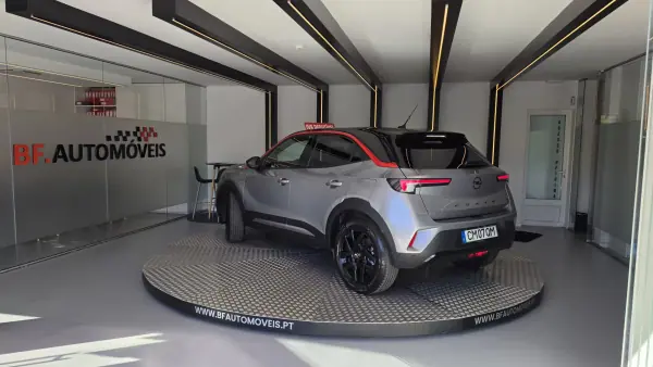 Opel Mokka-e 2023 — foto 3 de 49
