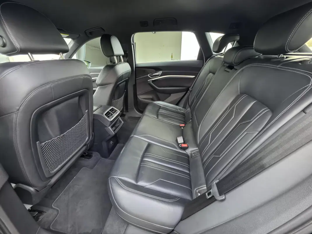Audi e-tron 2022 - 31750 EUR, 115000 km - AUTO.MOTO.pt - 115000km - foto 43 de 73