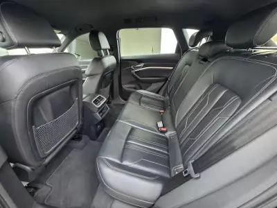 Audi e-tron 2022 - 31750 EUR, 115000 km - AUTO.MOTO.pt - 115000km - foto 43 de 73