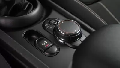 MINI Clubman 2018 - 24999 EUR, 131000 km - AUTO.MOTO.pt - 131000km - foto 27 de 37