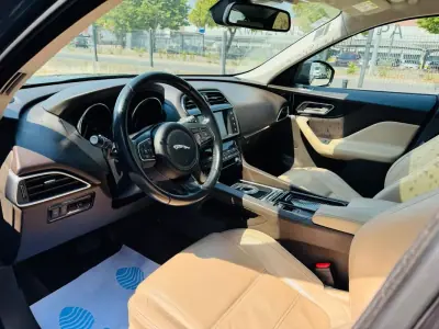 Jaguar F-Pace 2017 - 24999 EUR, 78000 km - AUTO.MOTO.pt - 78000km - foto 29 de 32