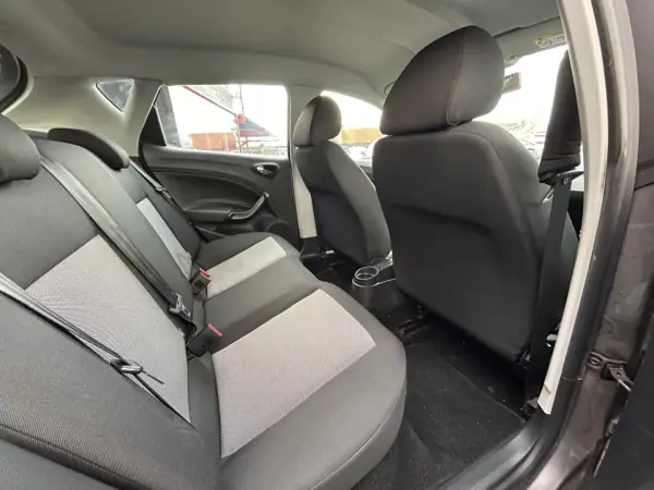 SEAT Ibiza 2017 - 8990 EUR, 267000 km - AUTO.MOTO.pt - 267000km - foto 13 de 16