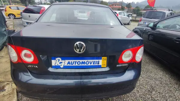Volkswagen Jetta 2008 - 3800 EUR, 0 km - AUTO.MOTO.pt - foto 16 de 17