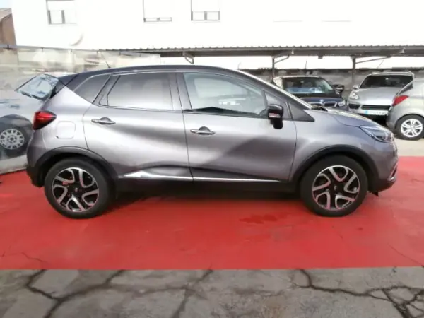 Renault Captur 2014 - 12900 EUR, 155622 km - AUTO.MOTO.pt - 155622km - foto 5 de 30