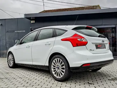 Ford Focus 2015 - 9250 EUR, 134990 km - AUTO.MOTO.pt - 134990km - foto 7 de 18