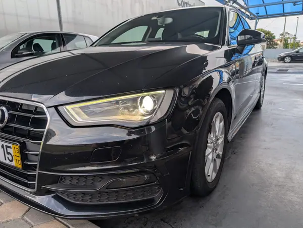 Audi A3 Sportback 2013 - 9950 EUR, 210000 km - AUTO.MOTO.pt - 210000km - foto 4 de 9