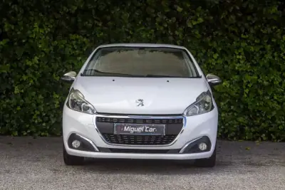 Peugeot 208 2019 - 11900 EUR, 130000 km - AUTO.MOTO.pt - 130000km - foto 2 de 16