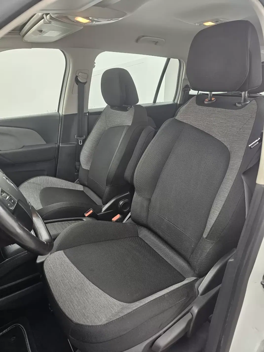 Citroën C4 Grand Picasso 2018 - 13650 EUR, 245556 km - 245556km - foto 32 de 43