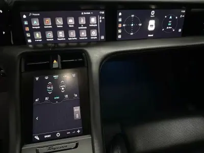 Porsche Taycan 2023 - 68800 EUR, 94000 km - AUTO.MOTO.pt - 94000km - foto 16 de 20