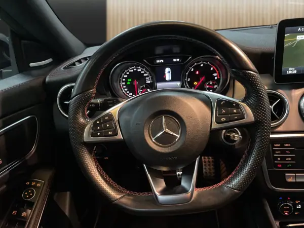 Mercedes-Benz CLA 180 2016 - 15950 EUR, 208726 km - AUTO.MOTO.pt - 208726km - foto 9 de 20