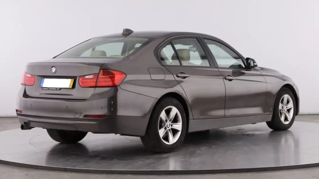 BMW 316 2012 - 12990 EUR, 169000 km - AUTO.MOTO.pt - 169000km - foto 2 de 8