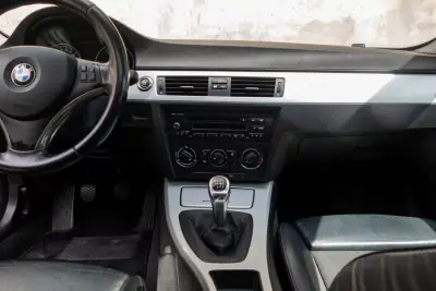BMW 320 2007 - 12490 EUR, 230000 km - AUTO.MOTO.pt - 230000km - foto 38 de 42