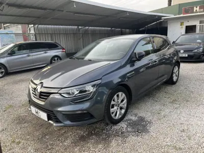 Renault Mégane 2020 - 14900 EUR, 142500 km - AUTO.MOTO.pt - 142500km - foto 2 de 16