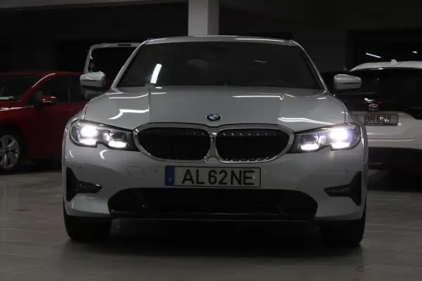 BMW 320 2021 - 26900 EUR, 108256 km - AUTO.MOTO.pt - 108256km - foto 23 de 24