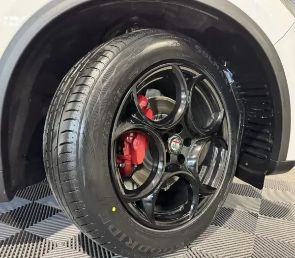 Alfa Romeo Stelvio 2017 - 22900 EUR, 215900 km - AUTO.MOTO.pt - 215900km - foto 37 de 60