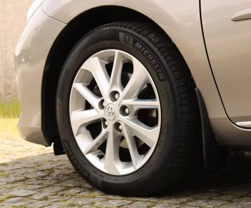 Toyota Auris 2012 - 11500 EUR, 179433 km - AUTO.MOTO.pt - 179433km - foto 5 de 34