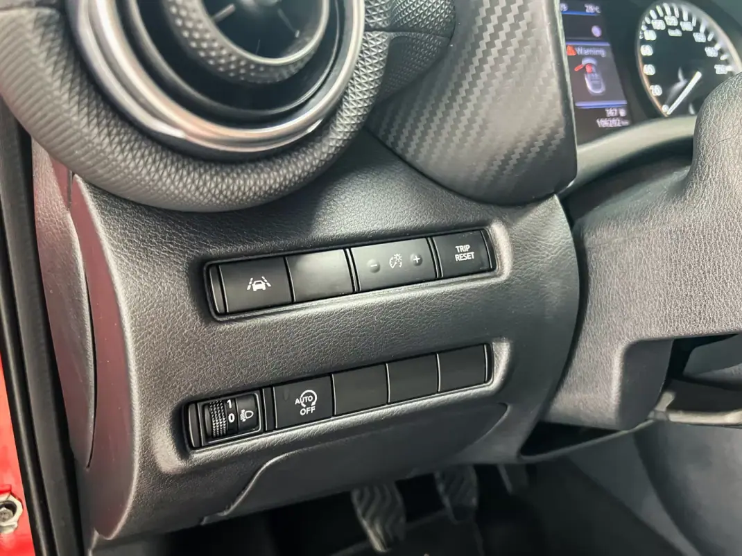 Nissan Juke 2020 - 13900 EUR, 106000 km - 106000km - foto 18 de 19