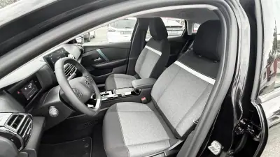Citroën e-C4 2022 - 19990 EUR, 20800 km - AUTO.MOTO.pt - 20800km - foto 24 de 35