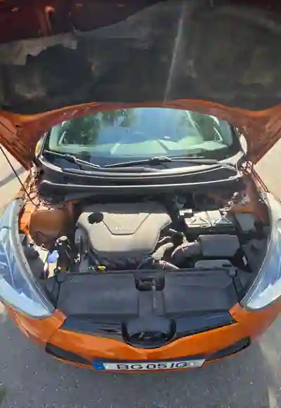Hyundai Veloster 2012 - 10000 EUR, 150000 km - AUTO.MOTO.pt - 150000km - foto 16 de 17