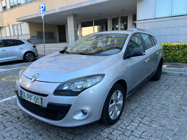 Renault Mégane Sport Tourer 2011 — foto 2 de 15