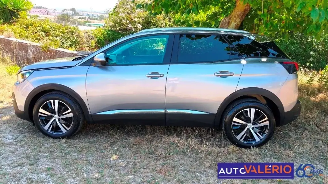 Peugeot 3008 2019 - 20950 EUR, 75140 km - 75140km - foto 2 de 39
