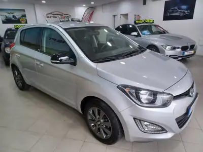 Hyundai i20 2014 - 9890 EUR, 101619 km - AUTO.MOTO.pt - 101619km - foto 10 de 41
