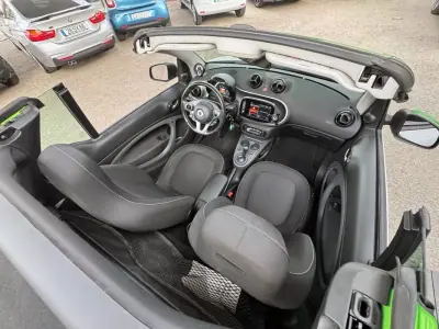 Smart Fortwo Cabrio 2019 - 12900 EUR, 58988 km - AUTO.MOTO.pt - 58988km - foto 16 de 19