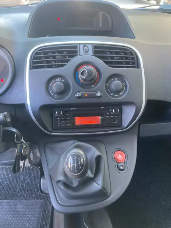 Renault KANGOO 1.5 BLUE DCI 3LUG EDITION ONE 2017 - 10900 EUR, 128600 km - AUTO.MOTO.pt - 128600km - foto 11 de 16