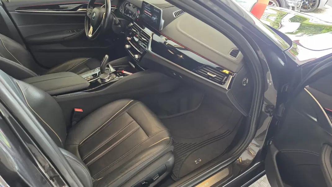 BMW 530 2017 - 21900 EUR, 230206 km - AUTO.MOTO.pt - 230206km - foto 47 de 58