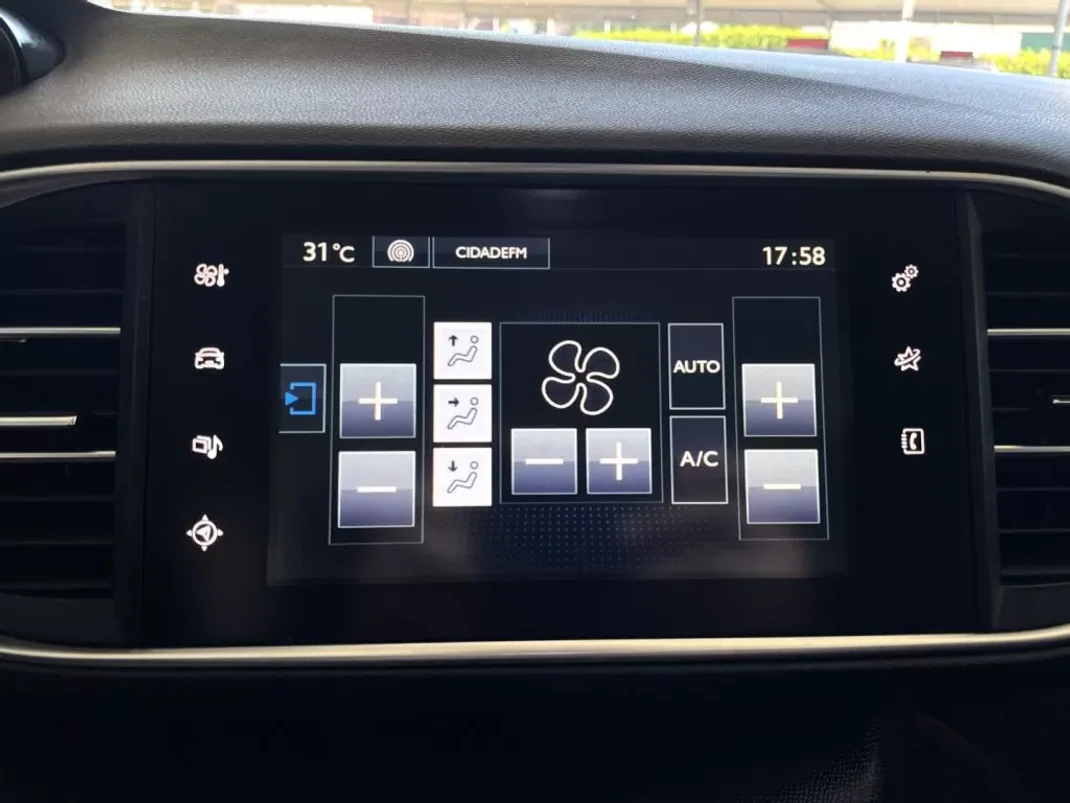 Peugeot 308 2015 - 12500 EUR, 144858 km - AUTO.MOTO.pt - 144858km - foto 39 de 73