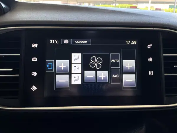 Peugeot 308 2015 - 12500 EUR, 144858 km - AUTO.MOTO.pt - 144858km - foto 39 de 73
