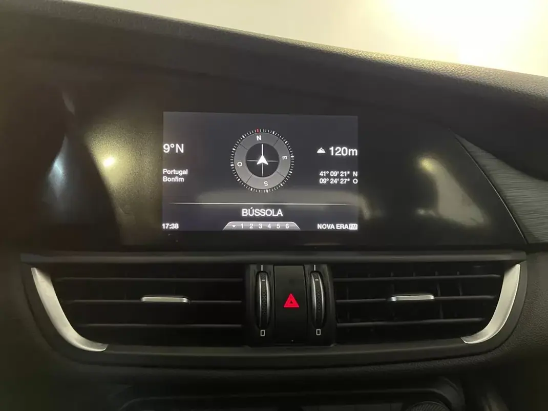 Alfa Romeo Giulia 2016 - 18500 EUR, 153000 km - AUTO.MOTO.pt - 153000km - foto 25 de 35