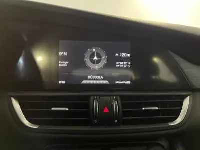 Alfa Romeo Giulia 2016 - 18500 EUR, 153000 km - AUTO.MOTO.pt - 153000km - foto 25 de 35