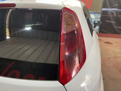 Fiat PUNTO 2008 - 2999 EUR, 233000 km - AUTO.MOTO.pt - 233000km - foto 21 de 36