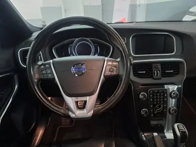Volvo V40 2015 - 12990 EUR, 179950 km - AUTO.MOTO.pt - 179950km - foto 12 de 29