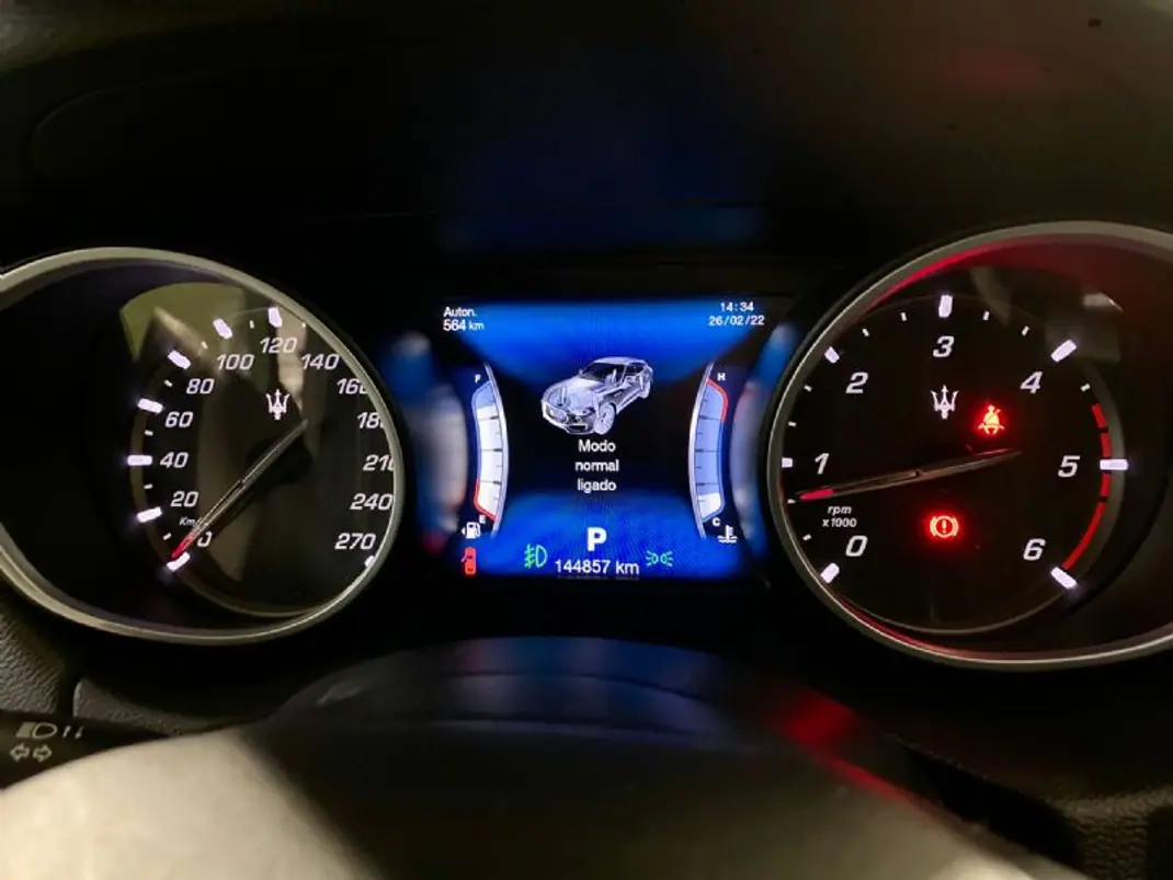 Maserati Levante 2016 - 44500 EUR, 232000 km - AUTO.MOTO.pt - 232000km - foto 24 de 55