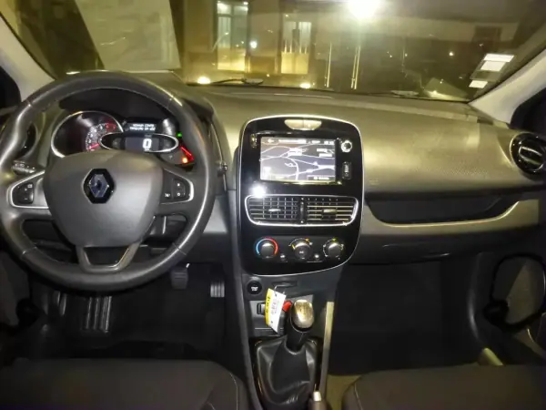 Renault Clio 2019 - 11200 EUR, 116904 km - AUTO.MOTO.pt - 116904km - foto 10 de 32