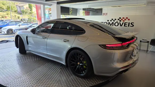 Porsche Panamera 2023 - 97500 EUR, 25369 km - AUTO.MOTO.pt - 25369km - foto 20 de 53