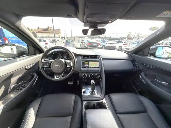 Jaguar E-Pace 2018 - 31500 EUR, 128416 km - AUTO.MOTO.pt - 128416km - foto 14 de 18