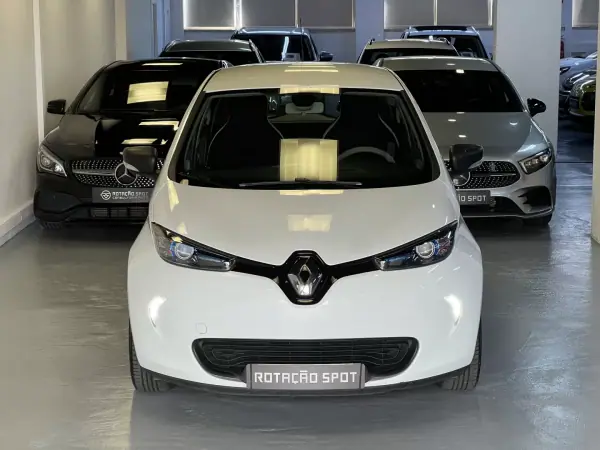 Renault Zoe 2018 - 10990 EUR, 130000 km - AUTO.MOTO.pt - 130000km - foto 24 de 36