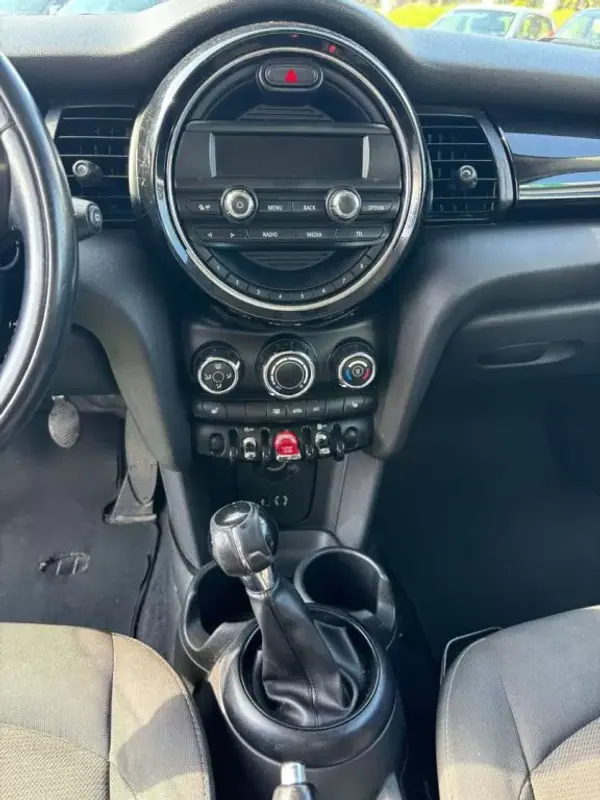 MINI One 2014 - 14990 EUR, 203600 km - AUTO.MOTO.pt - 203600km - foto 8 de 11