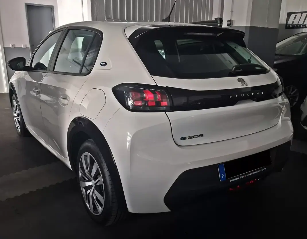 Peugeot e-208 2022 - 17750 EUR, 61000 km - 61000km - foto 4 de 23